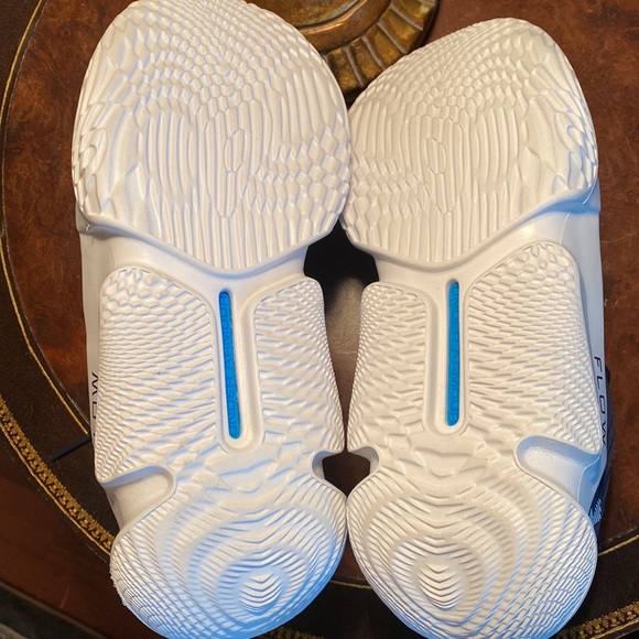 Under Armour women’s sz 7 brand new, never worn Flow FFX2 basketball shoes Navy - Picture 1 of 4